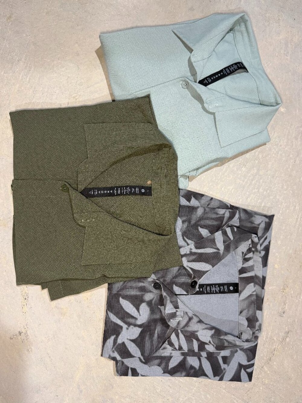Lululemon Men's Dress Shirts Size Large Green, light Green, Tropical pattern
